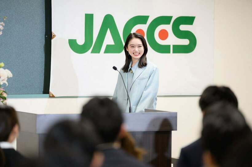 入社式にサプライズ登壇した高石あかり