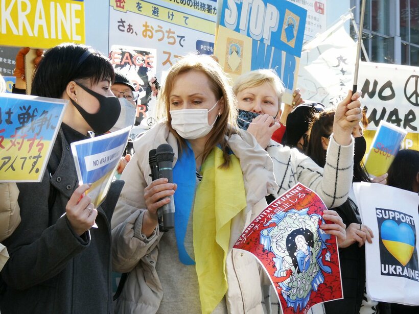  支援を呼びかける在日ウクライナ人の女性たち（東スポWeb）