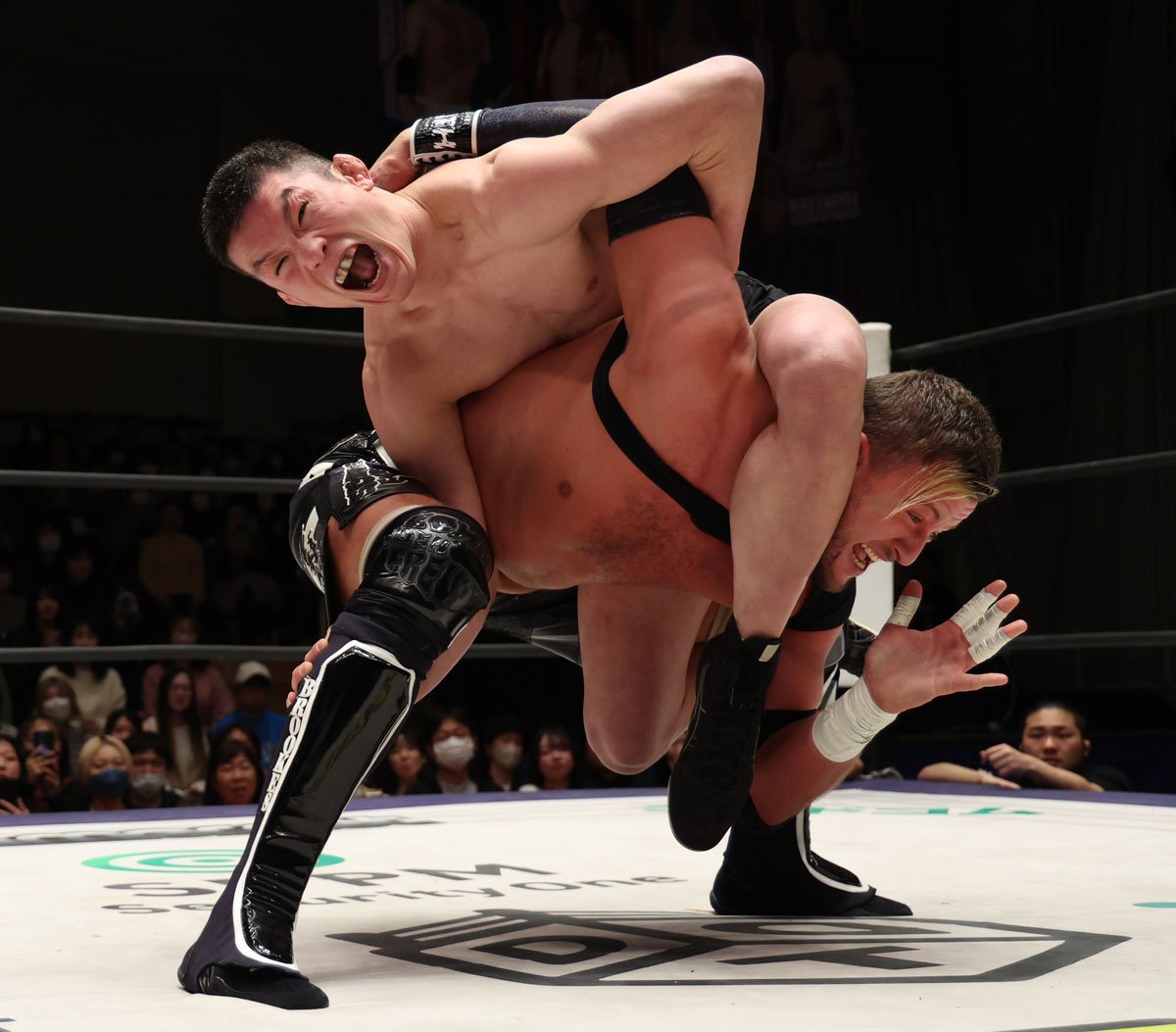 写真：【DDT】青木真也 山岡聖怜エイオキクラッチ使用に有頂天 