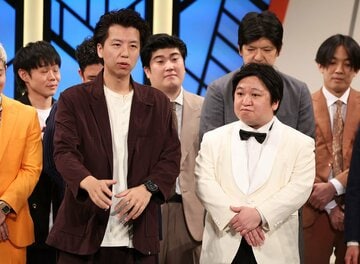 ニッポンの社長の辻皓平(手前左)とケツ