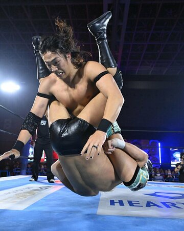 SANADA(下)に人でなしドライバーを放つ竹下幸之介
