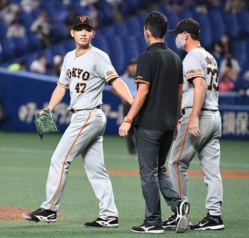  ５回、二死満塁の場面で足を気にしてベンチに一度下がった高橋