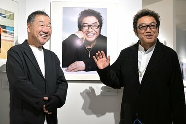 コロッケ(右)と山岸伸氏