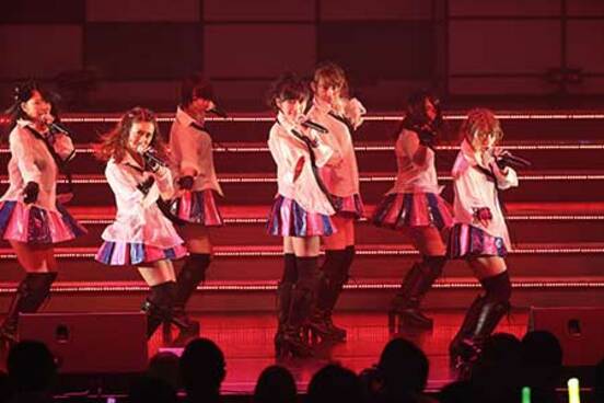 「ＡＫＢ４８リクエストアワーセットリストベスト２００」でパフォーマンスするAKB48グループ