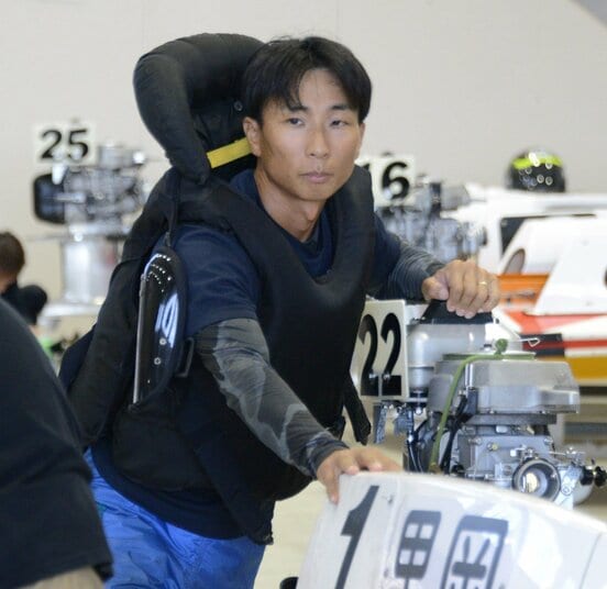 里岡右貴