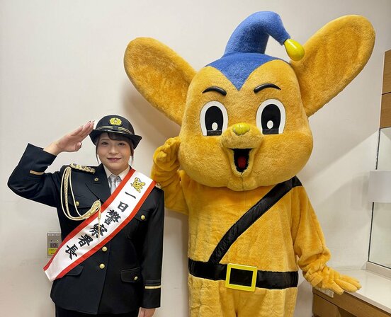 一日警察署長を務めた堀内春菜
