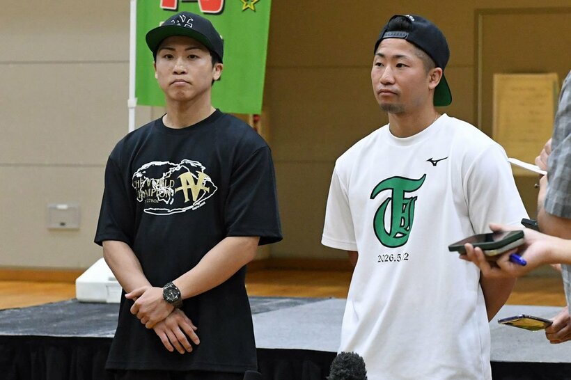 井上尚弥（左）と井上拓真