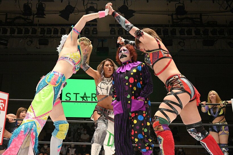  (左から)岩谷麻優、ジュリア、フキゲンです★、朱里(東スポWeb)