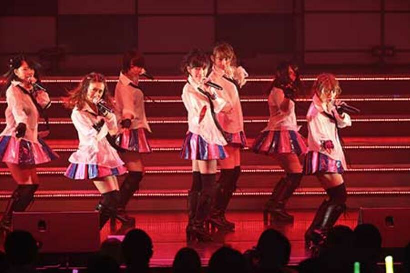 「ＡＫＢ４８リクエストアワーセットリストベスト２００」でパフォーマンスするAKB48グループ