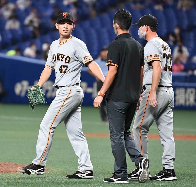  ５回、二死満塁の場面で足を気にしてベンチに一度下がった高橋
