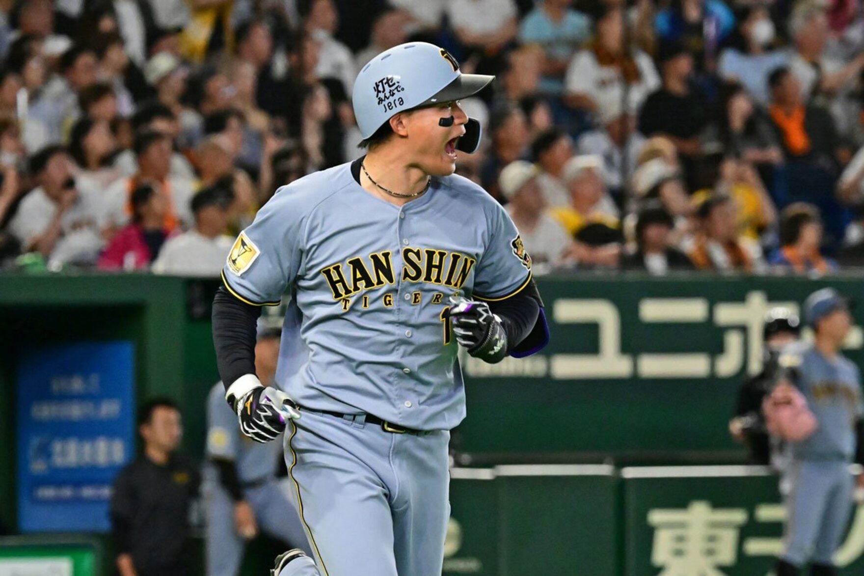６回、２ランを放ち吠える阪神・森下