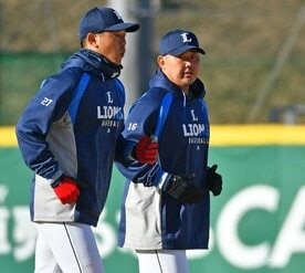 再合流を果たした松坂(右)は内海とランニング