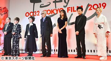  左から前田吟、浅丘ルリ子、倍賞千恵子、山田洋次監督、後藤久美子、吉岡秀隆、夏木マリ