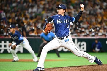 左ひじを痛めた武内夏暉