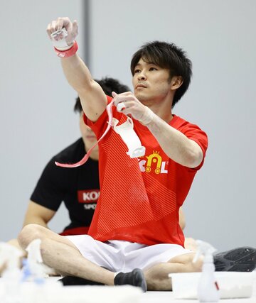  男子公式練習で調整する内村航平（代表撮影）