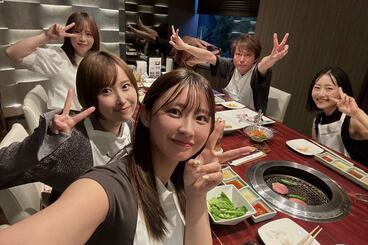叙々苑を堪能した松村香織（一番左）ご一行