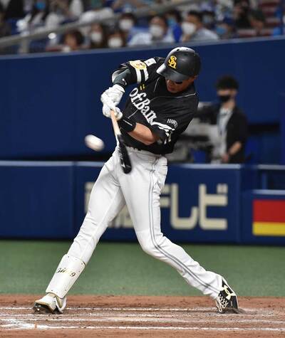 写真：鷹・柳田がセ界震撼弾！竜本拠地に悲鳴、歓声…そして両軍ファン