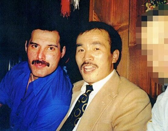 増田さんとフレディとの思い出の写真(右は付き人)