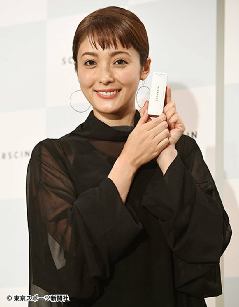  イベントに出席した平山あや