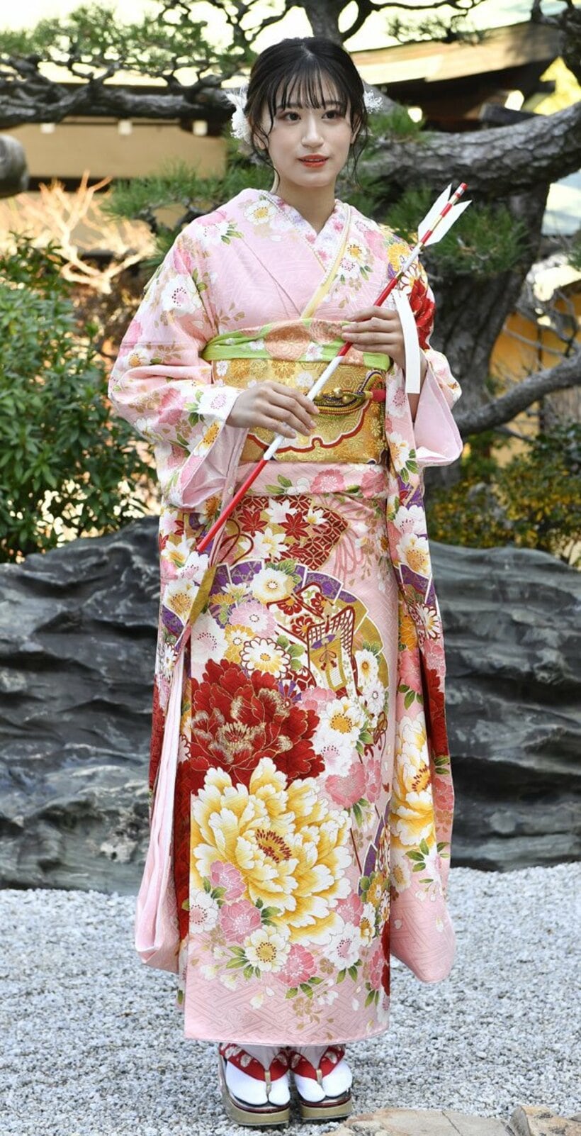  成人式に参加した上西怜(東スポWeb)