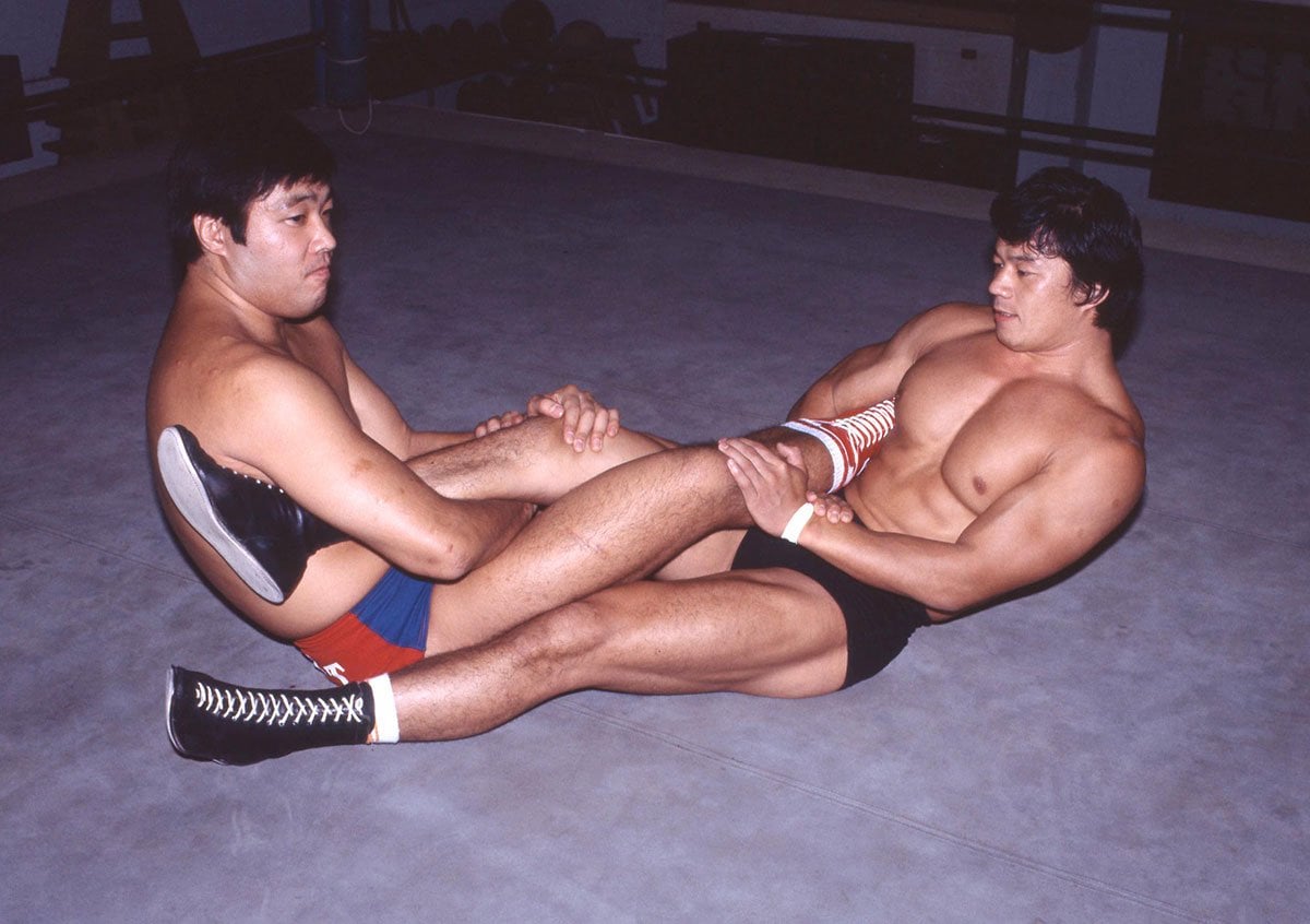 企画で合同練習を行ったＪ鶴田さん(左)と藤波辰巳（当時＝1978年）