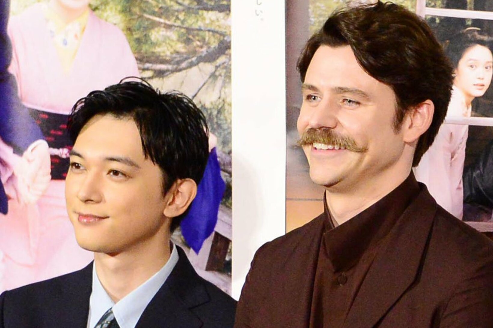 【写真】吉沢亮(左)とトミー・バストウのツーショット