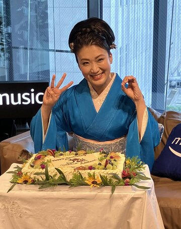  配信イベントを行った市川由紀乃（東スポWeb）