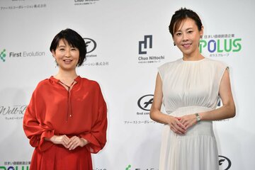  小島奈津子アナ（左）と高橋真麻アナ