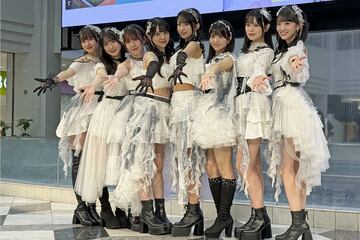 OCHA NORMA（左から斉藤円香、広本瑠璃、西崎美空、米村姫良々、北原もも、窪田七海、筒井澪心、中山夏月姫）