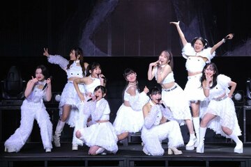 ノリノリのステージングを披露したアンジュルム