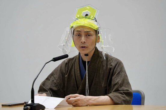 都庁で会見した「ネオ幕府アキノリ党」のアキノリ将軍未満氏