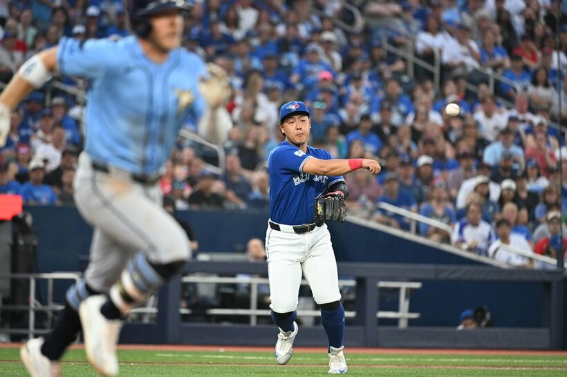 先発出場した岡本和真（ロイター）