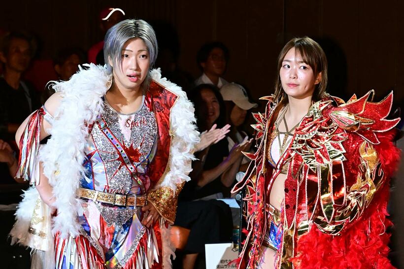 彩羽匠（左）とSareeeがフワちゃんの成長をジャッジする