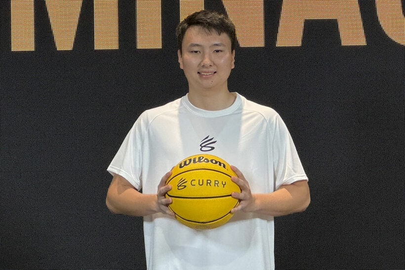 会見に出席した富永啓生