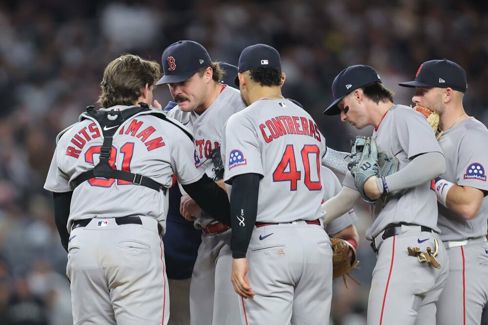5回に降板したペイトン・トーリ(左から2人目=ロイター)