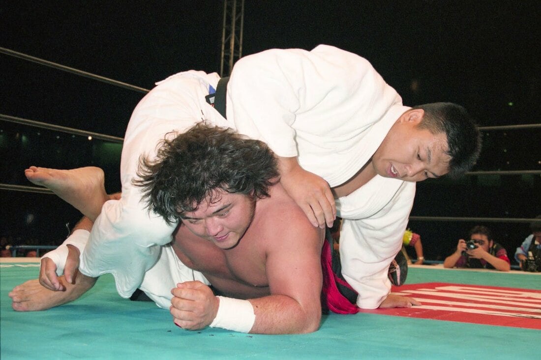 プロレスデビューの橋本真也(下)戦には、柔道着着用で臨んだ小川直也(1997年4月)