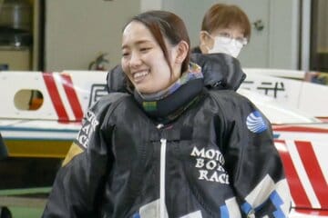 ９Ｒで差しがあと一歩届かず、苦笑いの小林愛実