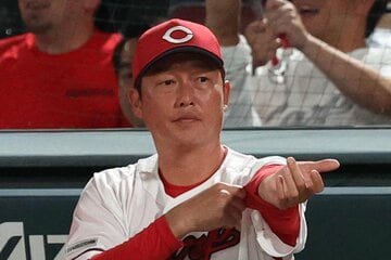 新井貴浩監督