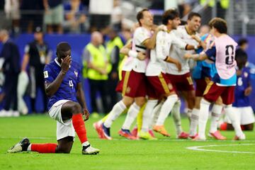 敗戦したフランスと勝利したスペイン（ロイター）