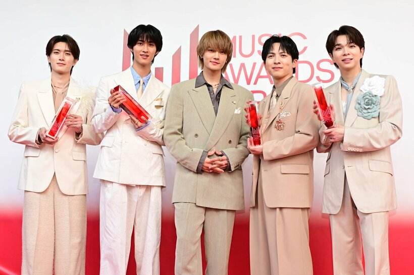 M！ＬＫの(左から)山中柔太朗、曽野舜太、佐野勇斗、吉田仁人、塩崎太智