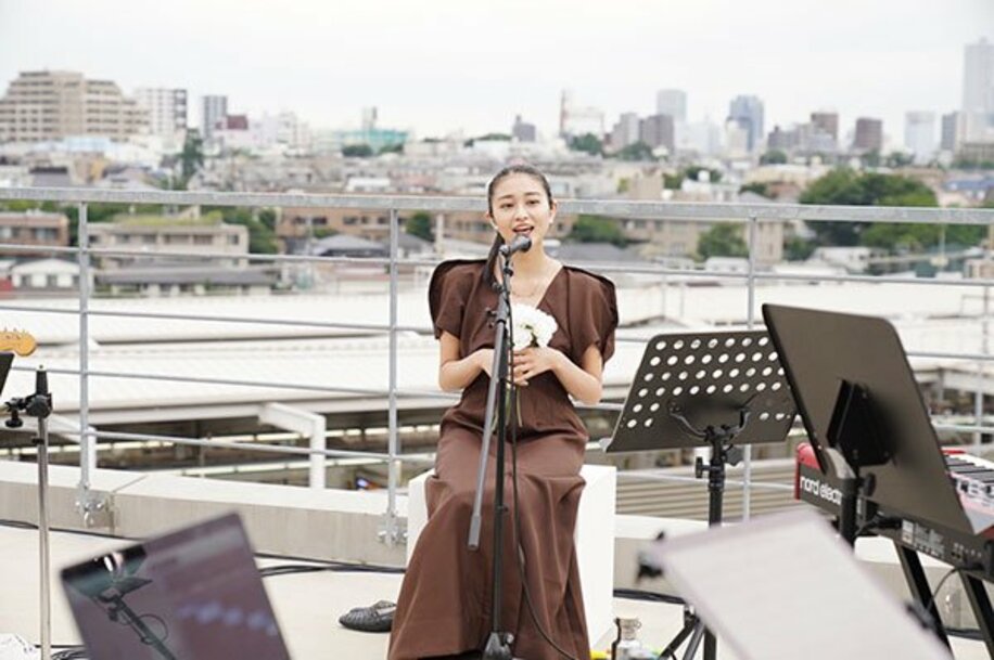  都内で配信限定ライブを行った歌手の和田彩花（YU-M提供）