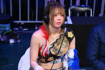 棚橋の試合のゲスト解説を担当した岩谷麻優