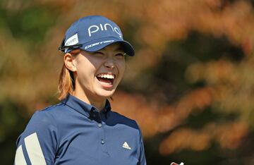 ギャラリーの前ではシブコスマイルも