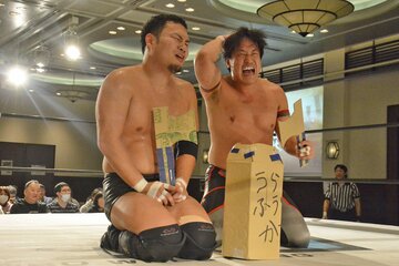 阿部史典（左）と宮本祐向