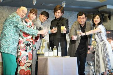 「となりのおくさん」の試飲会（左から）レイザーラモンＲＧ、高野祐衣、ガリットチュウ熊谷と福島、グランジ大、椿鬼奴