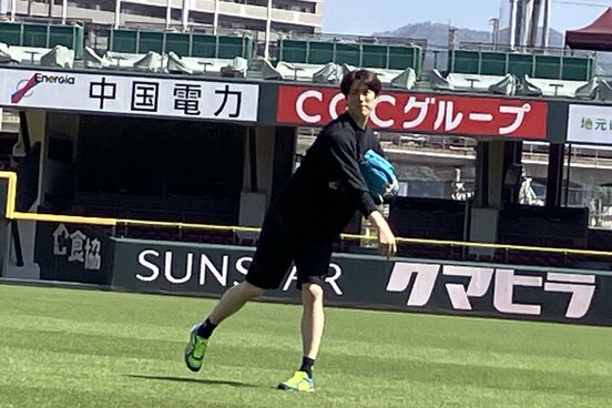 調整する森下