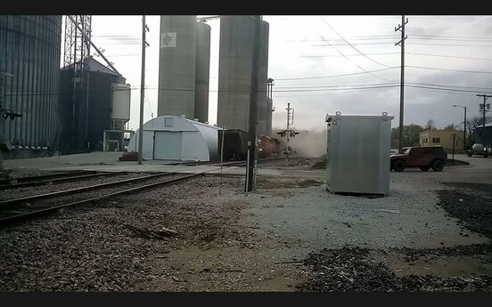 貨物列車脱線事故(ユーチューブチャンネル「キャピトル・シティー・レール・プロダクションズ」から)