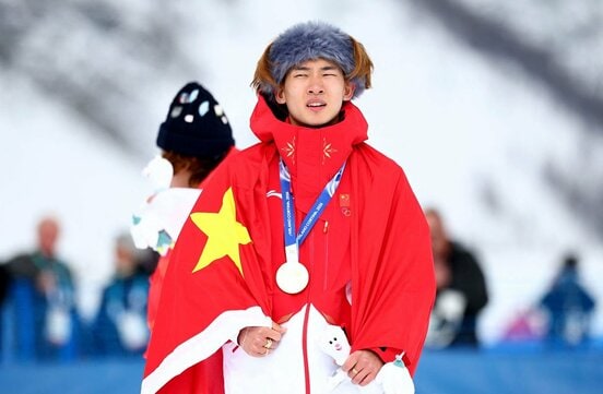 男子スロープスタイルで金メダルを獲得した蘇翊鳴（ロイター）