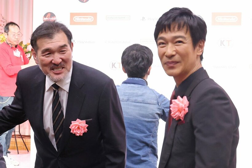 福澤克雄監（左）と堺雅人