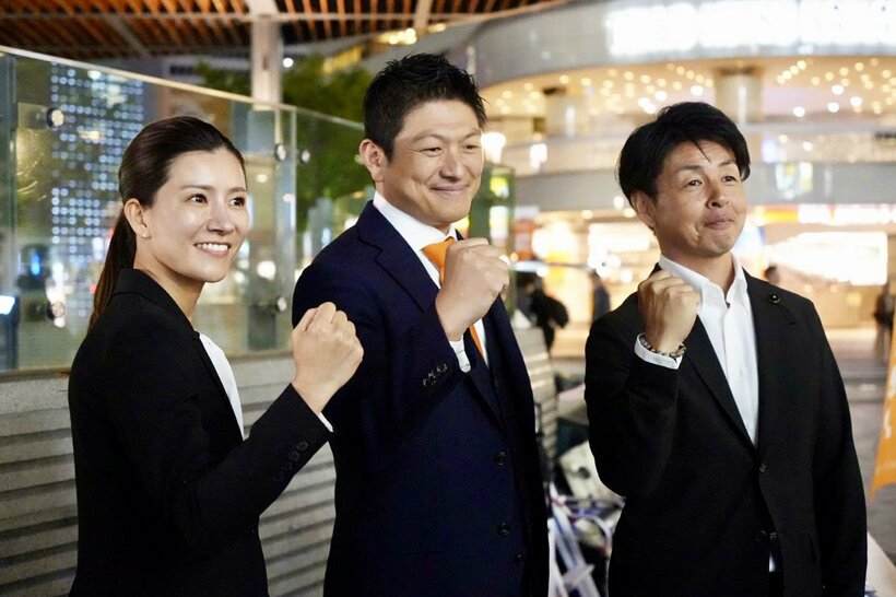 参政党の代表選に出馬していた(左から)吉川里奈衆院議員、神谷宗幣代表、川裕一郎副代表